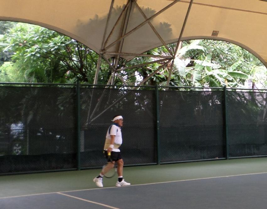 96aburizal1-tenis.jpg