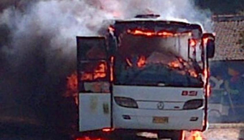 3bus-terbakar.jpg