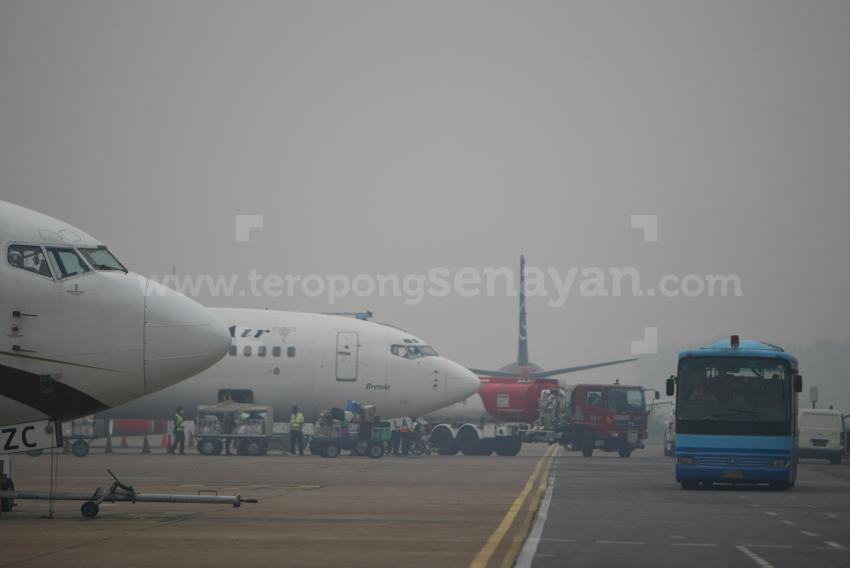 54BANDARA_PONTIANAK-KABUT_ASAP_1.jpg