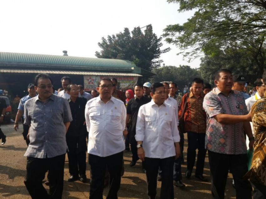 94__kunjungan-pimpinan-dpr-ri-ke-pasar-induk-kramat-jati-dan-pasar-modern-bsd-3-1434444599.jpg