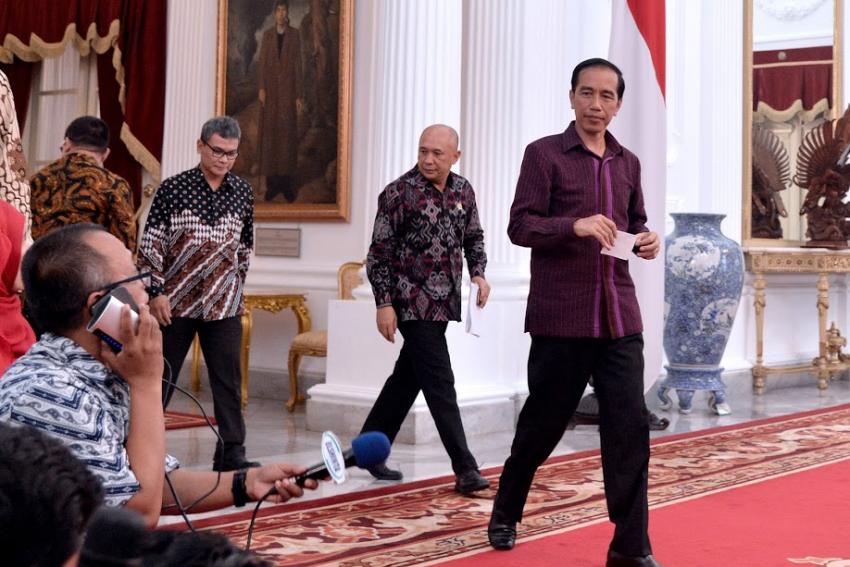 59JOKOWIBAWAKERTAS.jpg