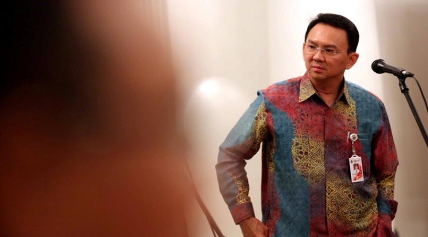 7ahok-batik-berdiri.jpg