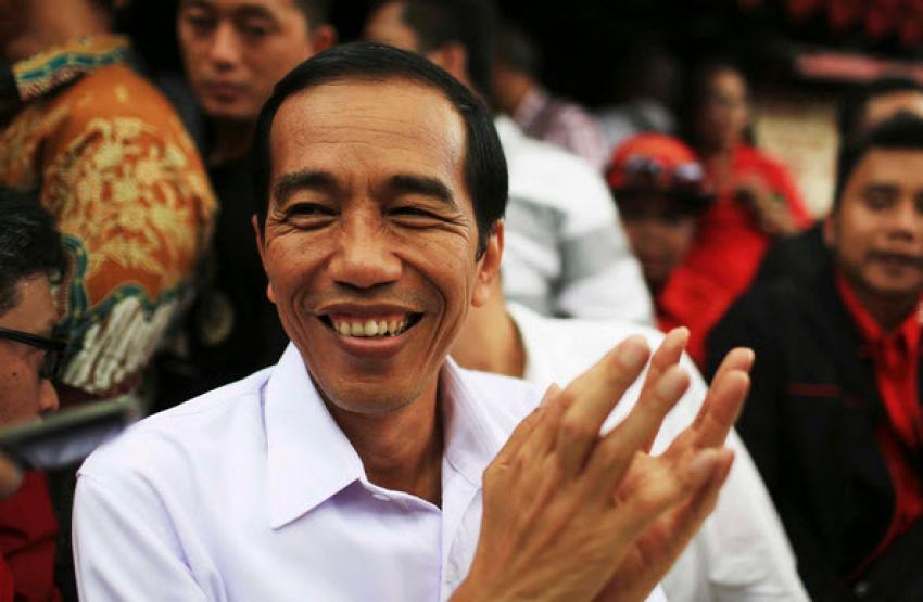 89Jokowisenyum.jpg