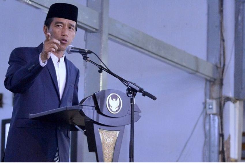 32Jokowi-Mimbar.jpg