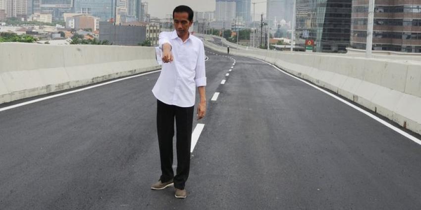 49presiden-jokowi-proyek-tol-tidak-beres-saya-jewer-dan-saya-injak.jpg