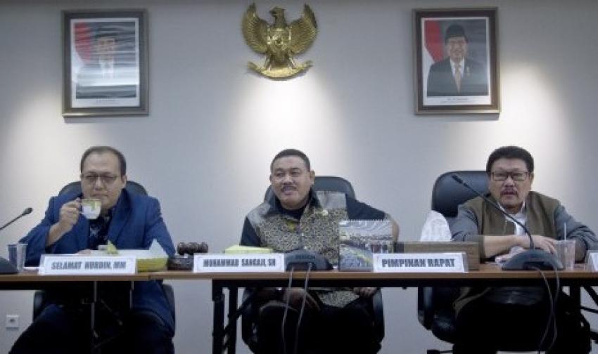 77ketua-tim-hak-angket-muhammad-sangaji-tengah-bersama-wakil-_150312193053-228.jpg