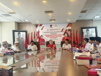 PKL Keluhkan Slik OJK/BI Checking, Darmadi: Mereka Bukan Pengganggu Tata Kota, Tapi Simbol Ketahanan Bangsa tscom_news_photo_1761810961.jpg