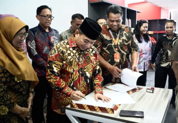 IKADIM Teken MoU dengan Politeknik Tempo, Jazuli Juwaini Sampaikan Kuliah Umum Soft Skill Gen Z Era Revolusi Industri 4.0 dan Society 5.0 tscom_news_photo_1763545872.jpg