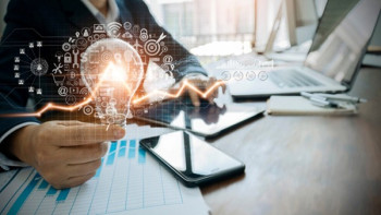 Literasi Digital, Tak Sekadar Menguasai Teknologi, Tetapi Juga Bisa Membentuk Karakter Positif tscom_news_photo_1765596312.png